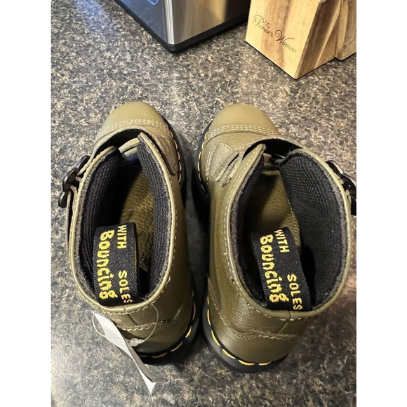 New Dr. Martens Devon Flower Buckle Platform Leather Boot - Picture 6 of 10